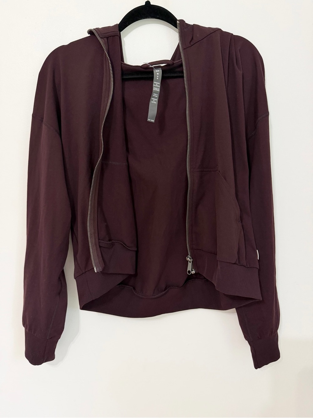 Vuori Burgandy full zip sweater hoodie size medium